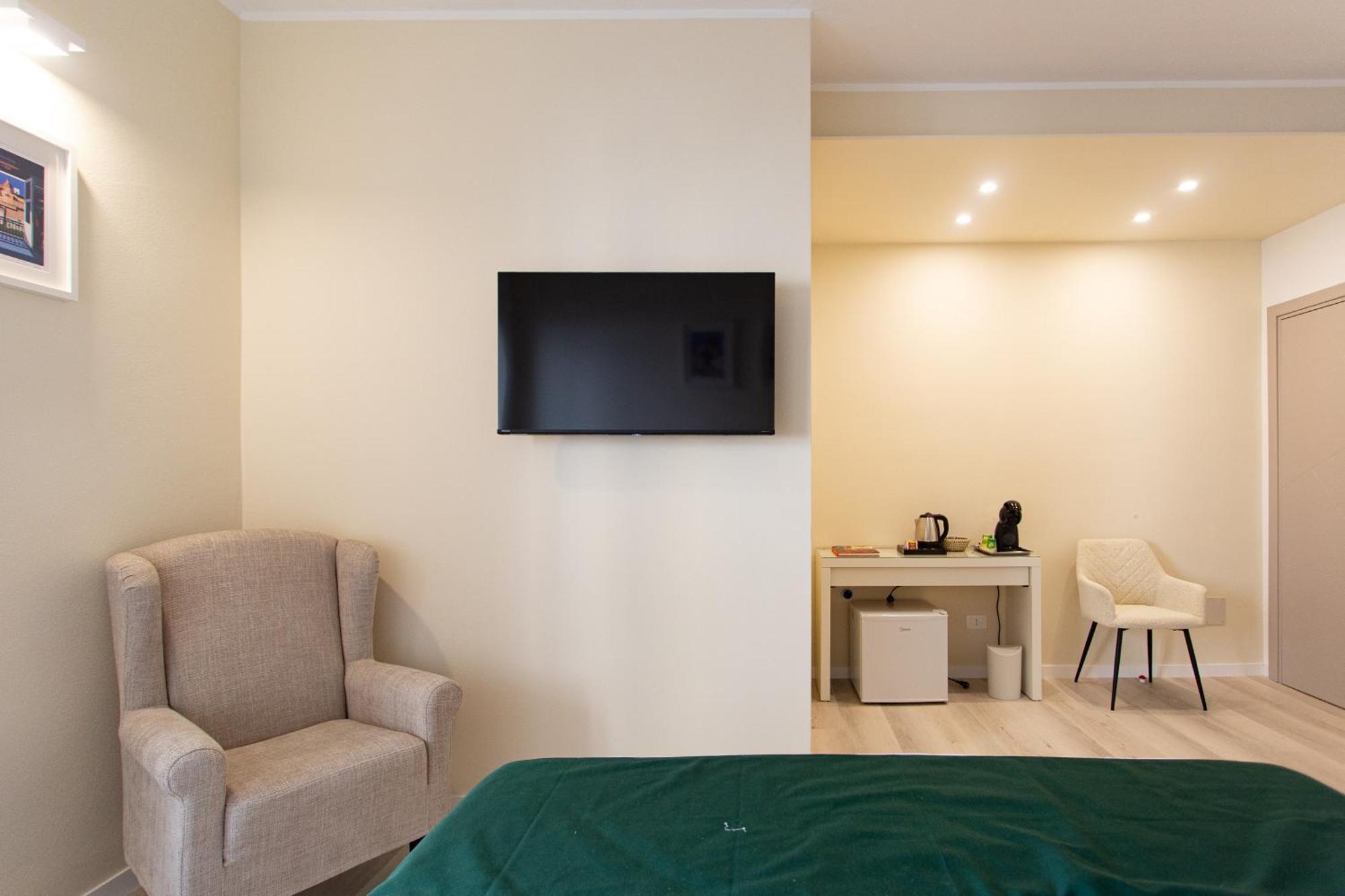 Essence - Boutique In The Heart Of * Cagliari